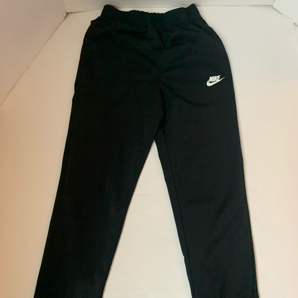 Boys NIKE Matching Outfit. Large - Picture 5 of 7